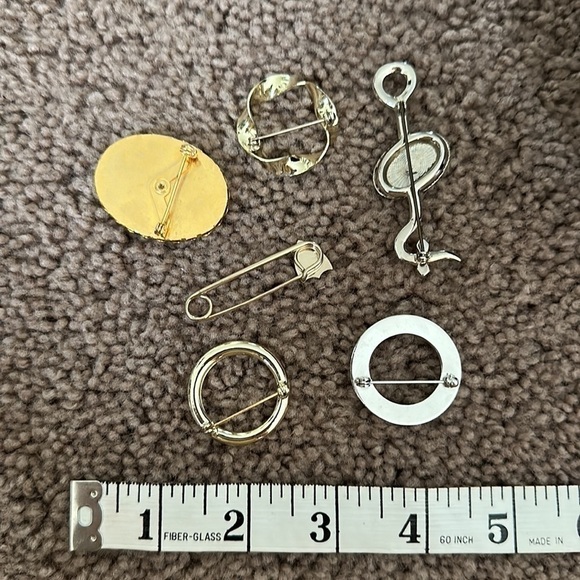 Vintage Set of 6 Miscellaneous Brooches/Pins - Picture 15 of 15